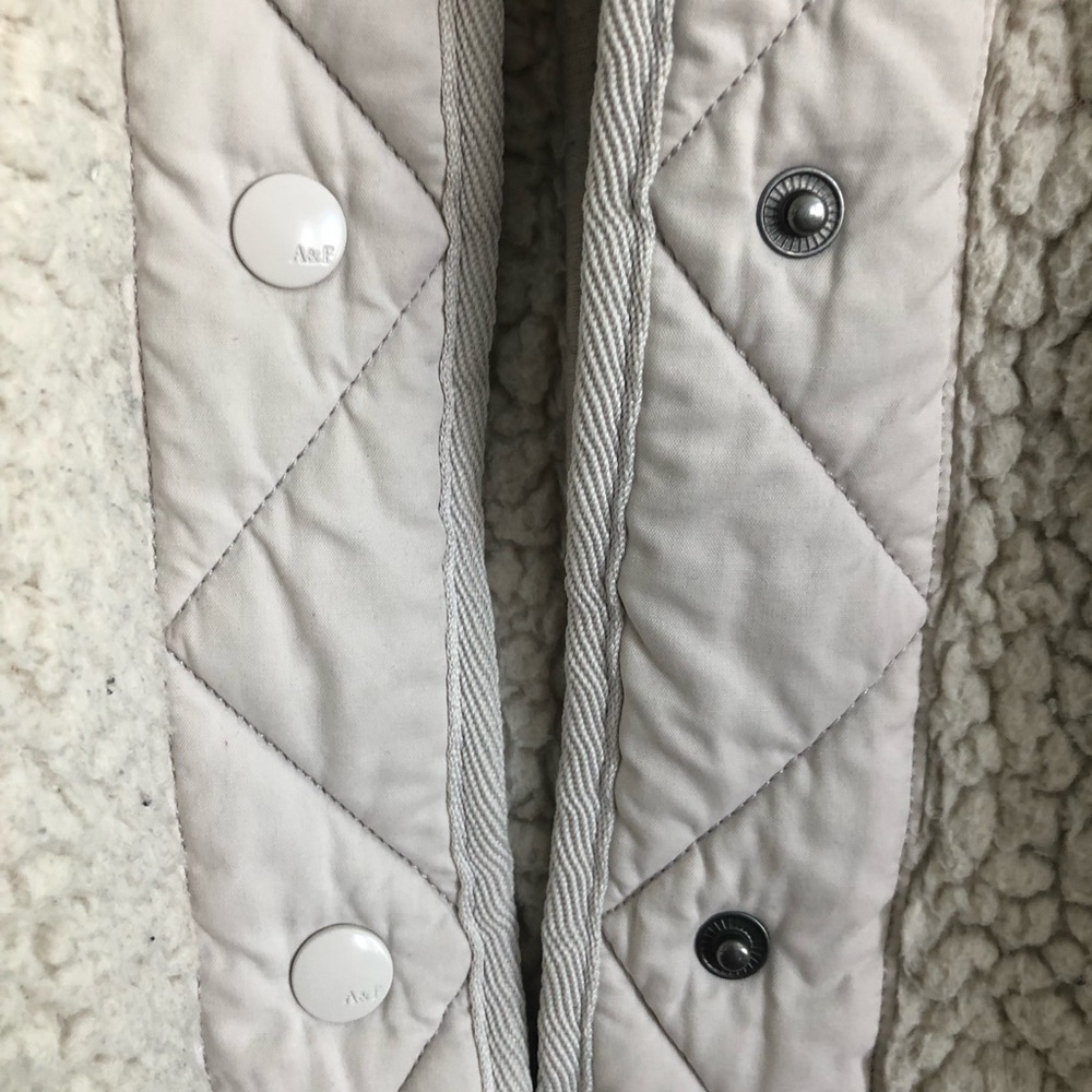 Abercrombie and Fitch Cream Sherpa Nylon Trim Snap Up Jacket. Size Small - Picture 9 of 10